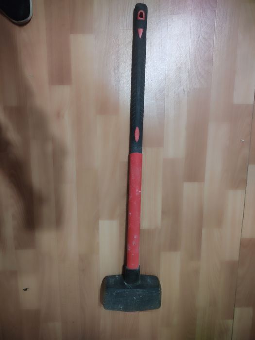 Продам Кувалду 8 кг