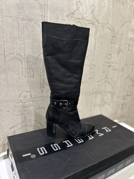 Женские кожаные сапоги.