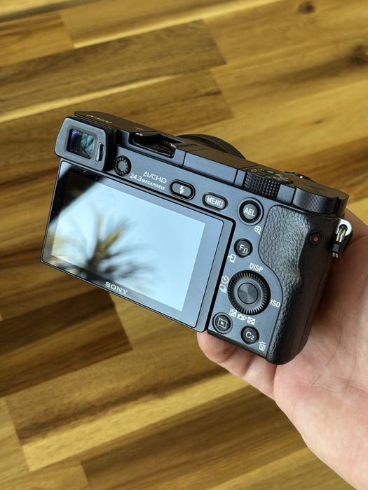 Sony alpha 6000    /.    £6000