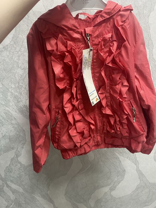 Продам курточку для девочек