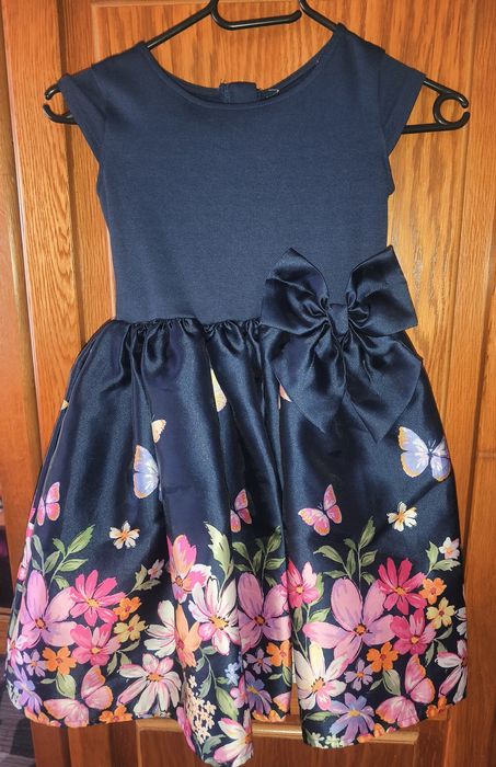 Vând rochii elegante fetițe