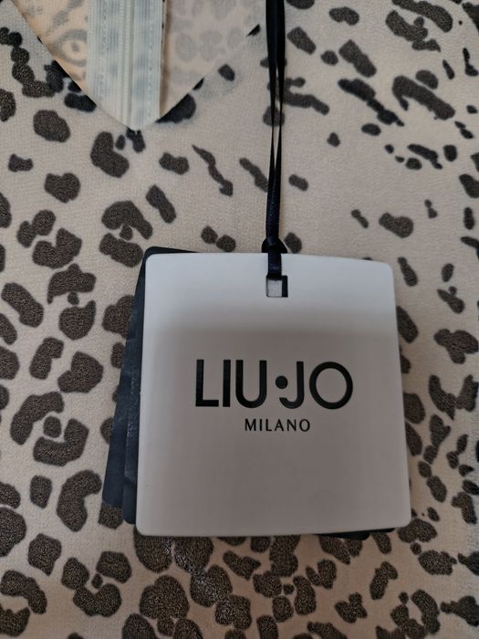 Продавам рокля Liu Jo