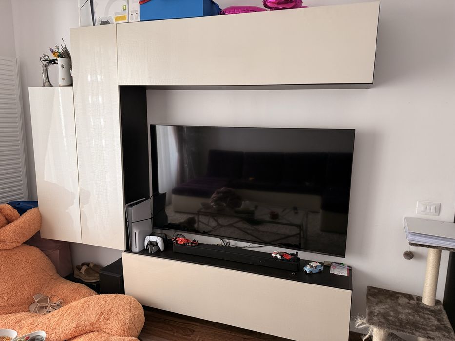 Vand mobila living/sufragerie