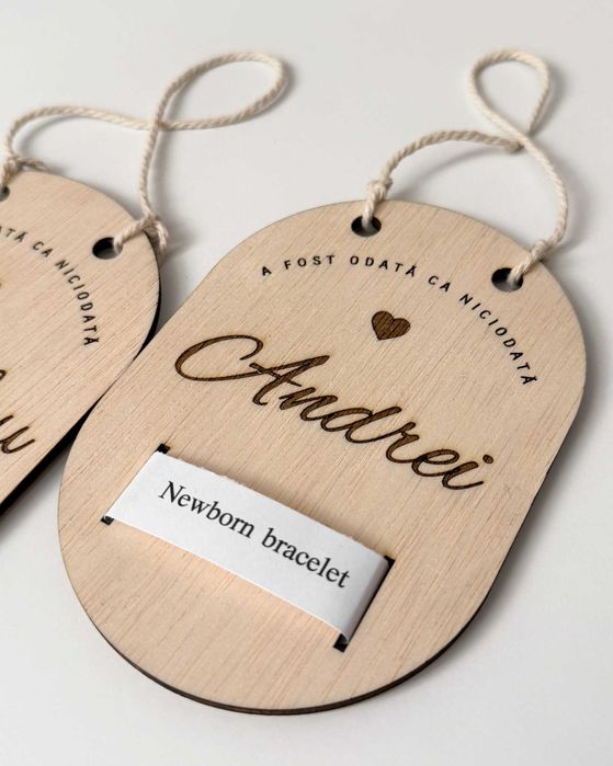 Suport brățară nou născut