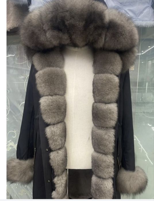 Продам парки ( черная 90 см, темно-синяя 110 см)