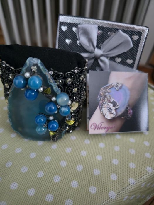 Гривна с естествен камък