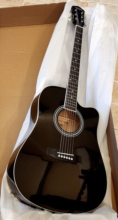 Электро-классическая гитара.