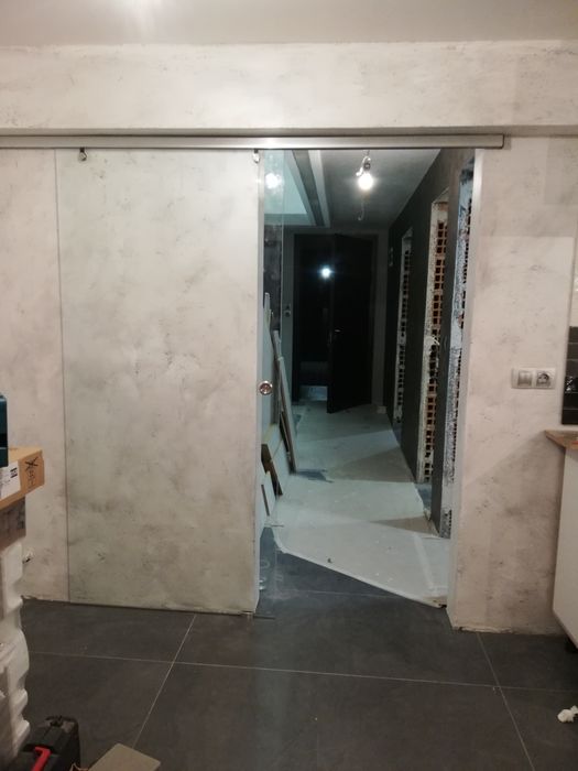 Продажба на паравани за баня и стъклени врати