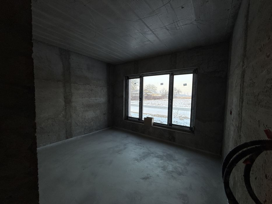 Casă semifinisată, teren 1.318 mp, zonă liniștită – Cordun