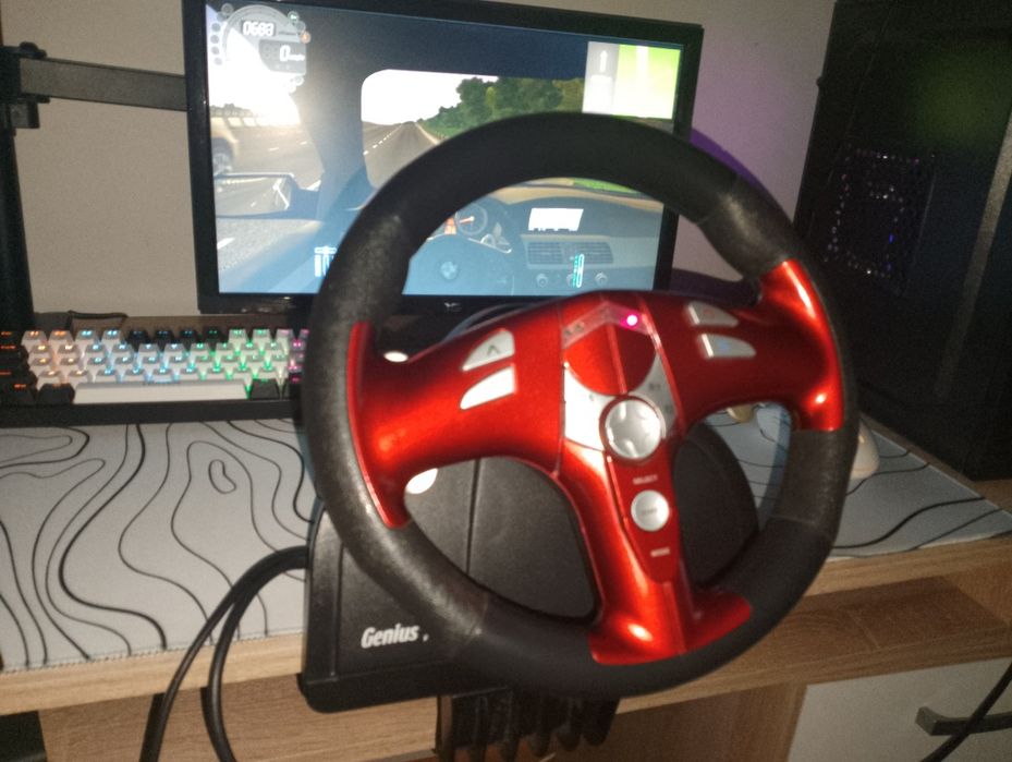 Игровой руль  Genius Trio Racer FF.