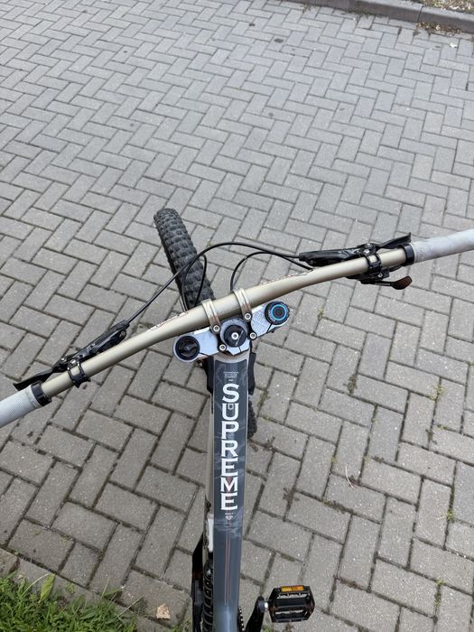 Bicicleta Downhill Commencal Supreme DH V4.4 2020 Marime M - stare foarte buna + Cadou Tricou MTB si 2 seturi de placute de frana