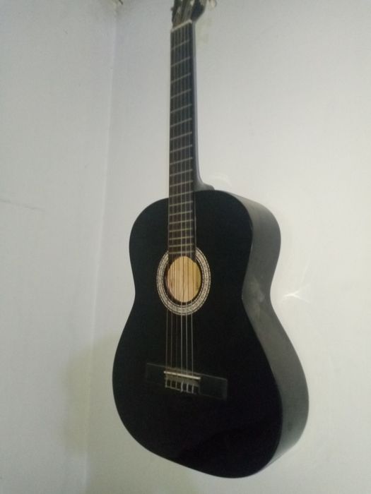 Gitara sotiladi narxi 900.000