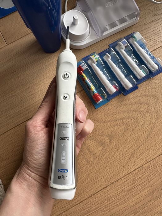 Periuta de dinti electrica Oral-B Braun Triumph 5000 + 5 rezerve capete