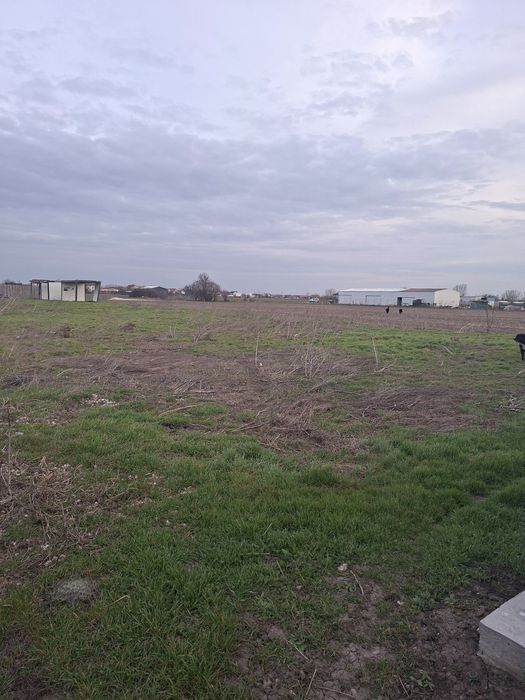 Vând teren intravilan