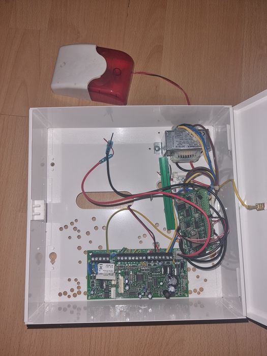 Kit sistem de alarma paradox sirena senzori antiefractie