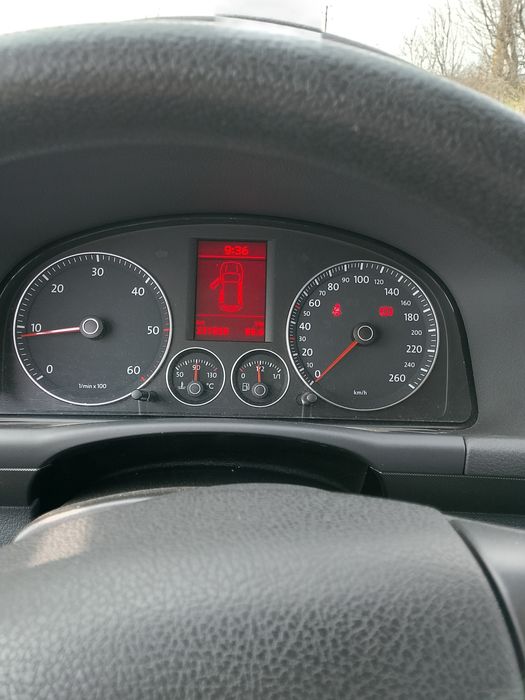 Продавам wwТуаран 1.9  105 кс 2008  г