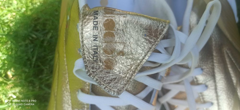 Футболни обувки Диадора,произведени в Италия.