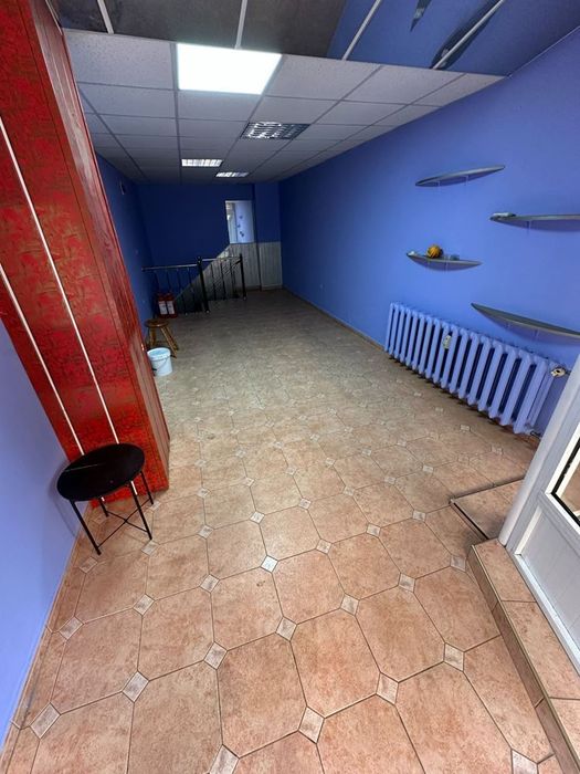 Търговско помещение на ул. Подуево – 2 нива, витрина, готово за бизнес