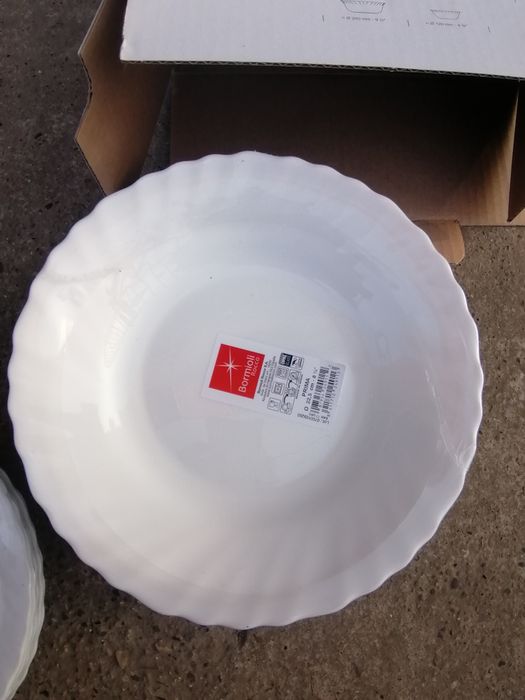 Serviciu de masă Bormioli Rocco, modelul Prima, compus din 18 piese re