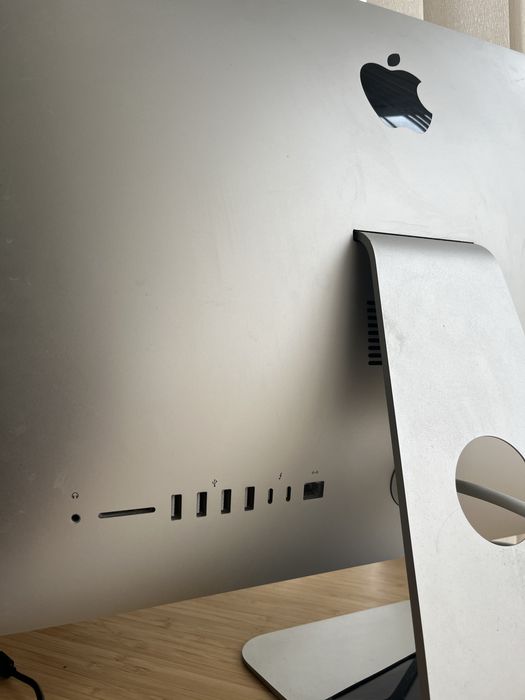 iMac 21.5” 4K Retina 2017 + клавиатура и мишка | Отлично състояние