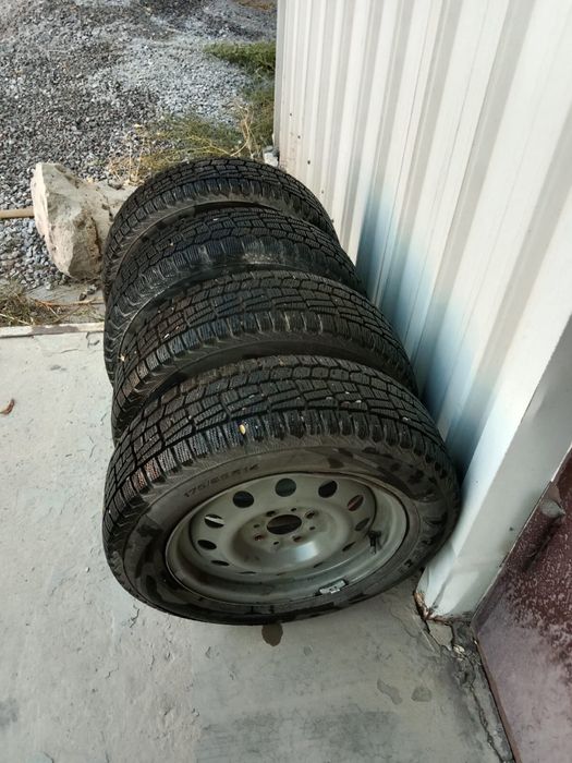 R 14 қыстық дөңгелек зимный шины дискасымен