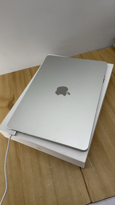 Ноутбук Apple MacBook Air1 3 13.6" / 8 Гб / SSD 512 Гб новый