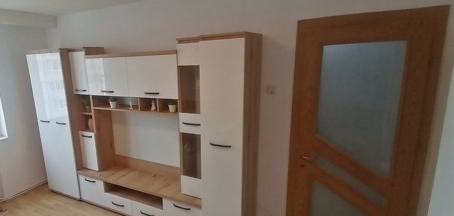 Ofer spre închiriere apartament cu 2 camere