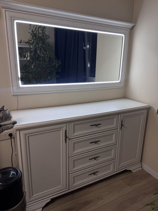 Комод с зеркалом