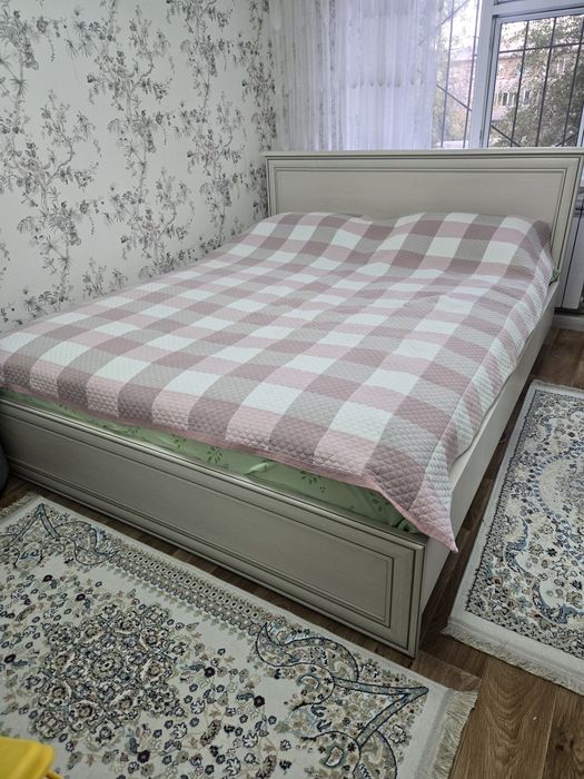 Спальная кровать