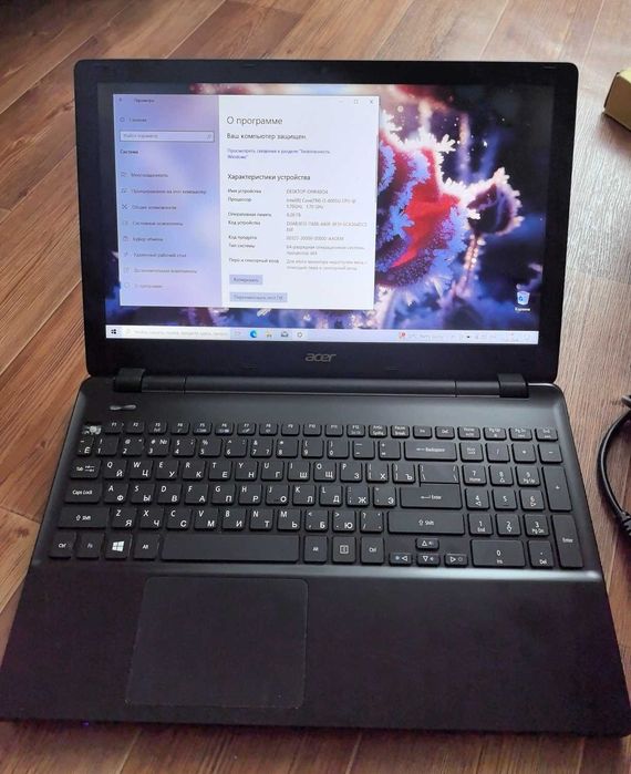 продам ноутбук Acer Aspire 15 (скол на крышке)