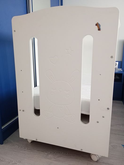 Дървена бебешка кошара + матрак