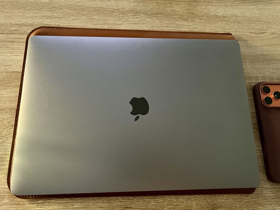 MacBook Pro 16” 16gb ram, 1tb Ssd Touchbar