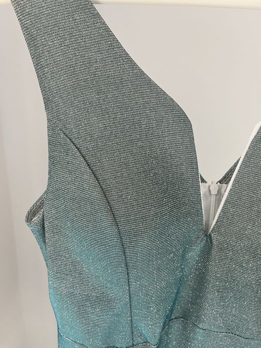 Блестяща рокличка