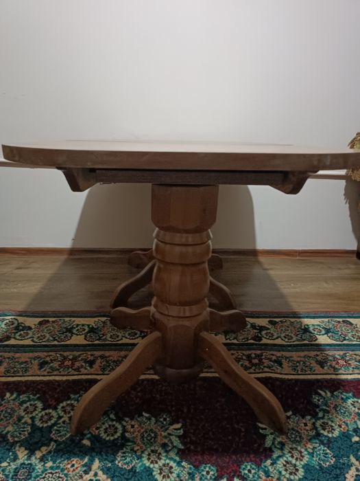 Стол для гостиной