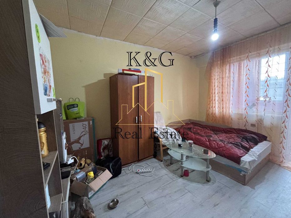 Двустаен разширен в ж.к " Орел "