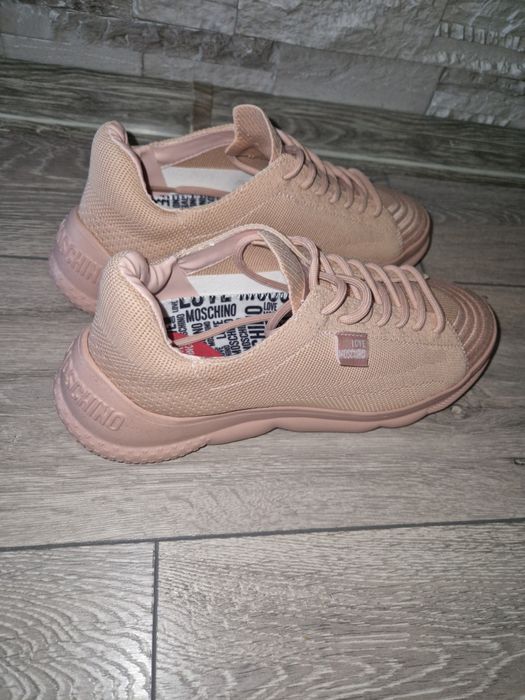 Оригинални нови маратонки moschino