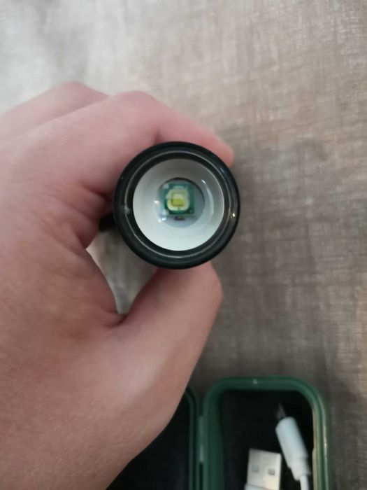 Продавам малък пластмасов фенер с USB зареждане