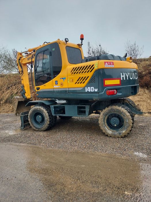 Hyundai 140 srochno sotiladi