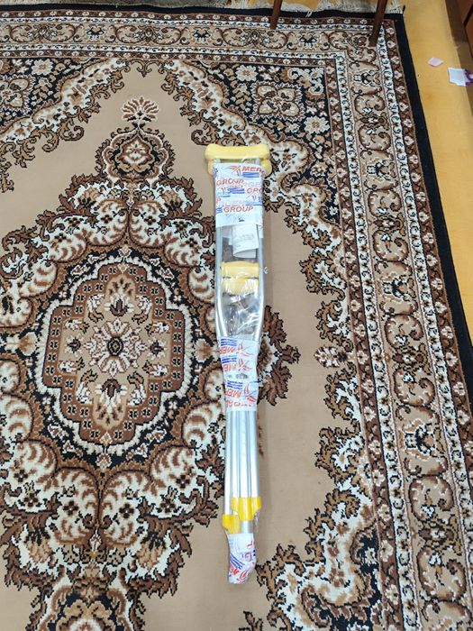 Продам костыли  новые две пары