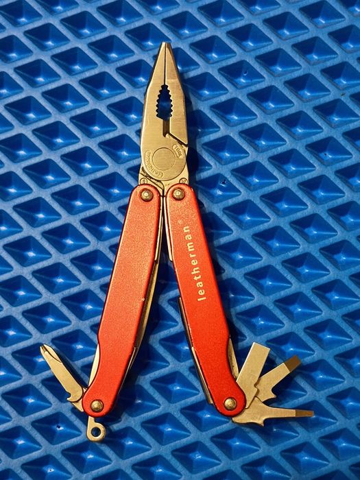 Продам мультитул Leatherman juice 2