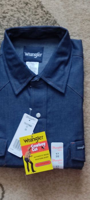 Levis 550 модель 55000тг, рубашка Wrangler 40000тг.