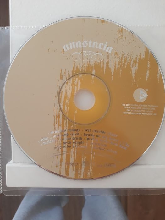 Vand  7 cd uri din care 5  originale + 2 cd inregistrate + caseta .
