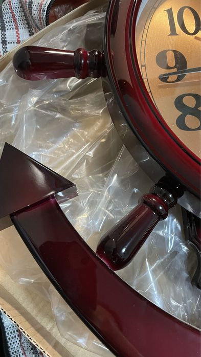 Часы настенные.