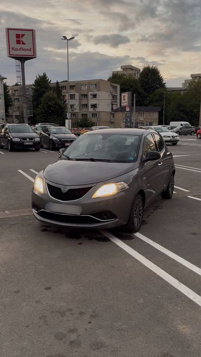 Lancia Ypsilon