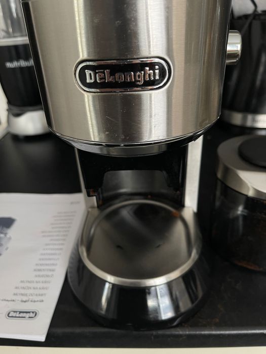 Кафемелачка Delonghi Dedica KG520
