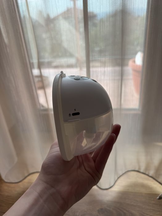 Momcozy M5 hands-free