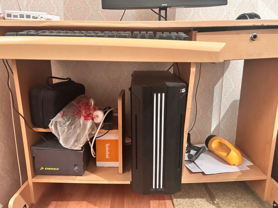 Стол под компьютер