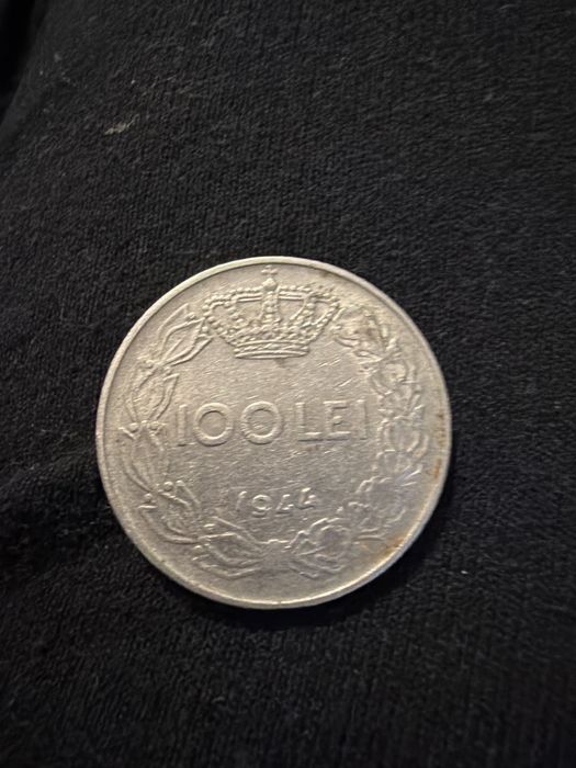 Moneda din 1944 de 100 de lei vecie.