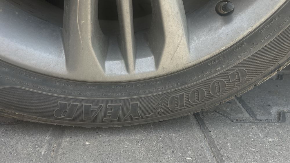 Продам 4 Летний шины.