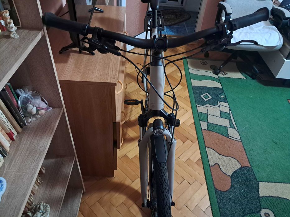 Vând bicicleta Cube Katmandu One